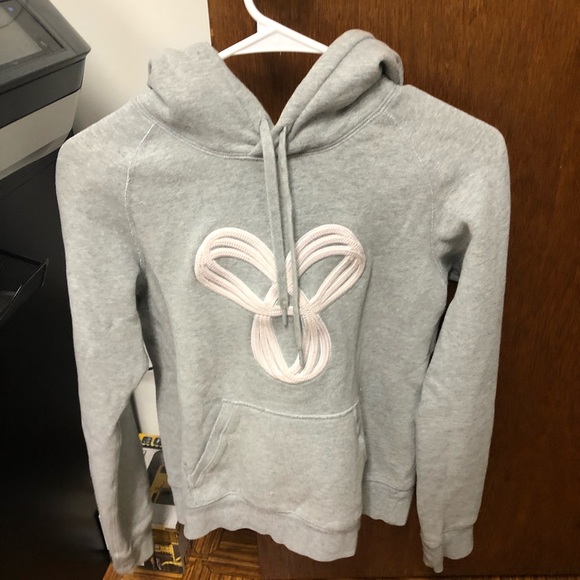 TNA aritzia sweater - Picture 1 of 3